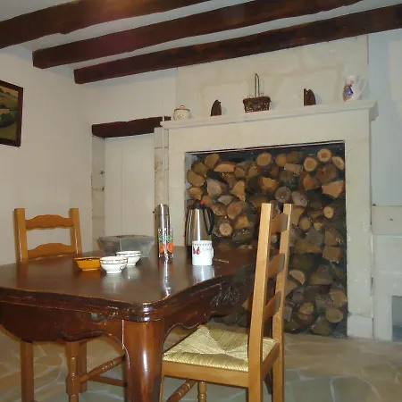 Le Refuge Du Pinail Bed & Breakfast